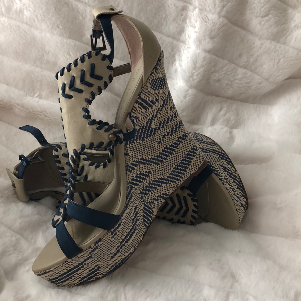 Shoes - Picture 3 of 4